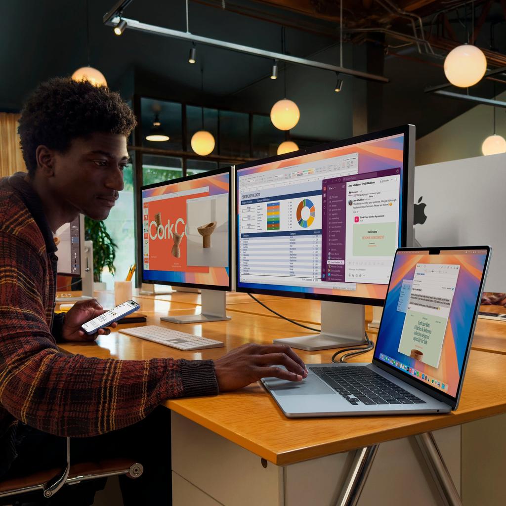 MacBook Air (2025) 15-inch - Apple M4 10-core and 10-core GPU - 24GB RAM - SSD 512GB Sky Blue